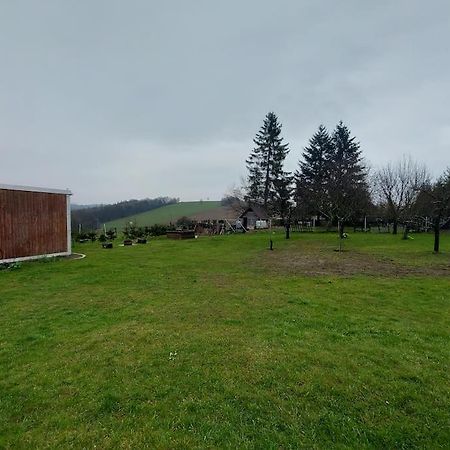 Vila Dum Nedaleko Resovskych Vodopadu Tvrdkov Exteriér fotografie