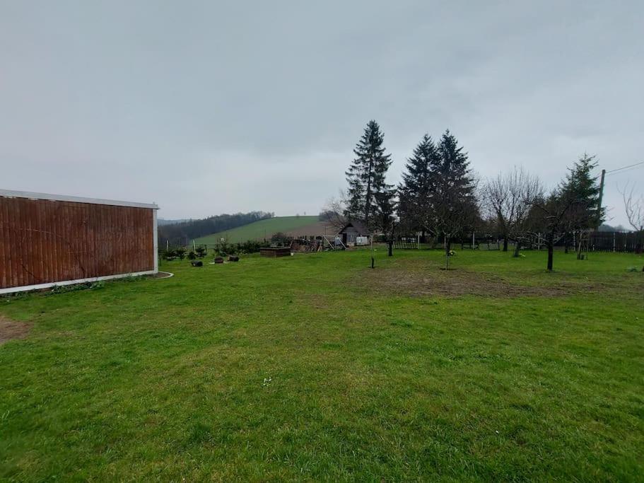 Vila Dum Nedaleko Resovskych Vodopadu Tvrdkov Exteriér fotografie
